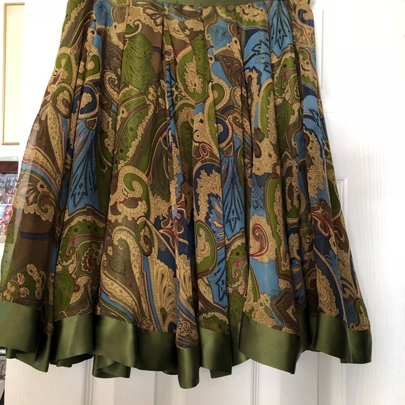 Silk floral skirt - Picture 2 of 7
